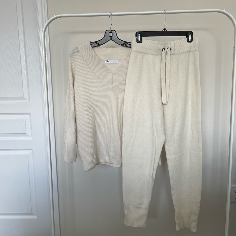 Zara Knit V-Neck Sweater and Joggers Matching Set - Picture 1 of 5